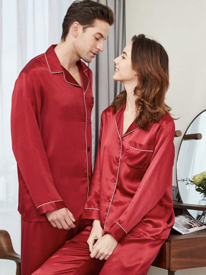 Set pijamale pentru cuplu din Satin Rosu cu vipusca alba