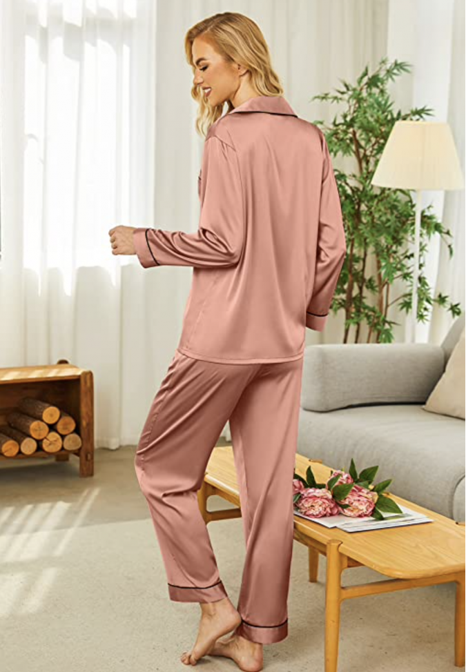 Pijama Luxury Anemona din Satin Roz Prafuit inchis cu vipusca neagra