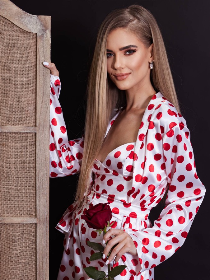 Pijama 3 piese Elegance din Satin Alb cu buline Rosii 