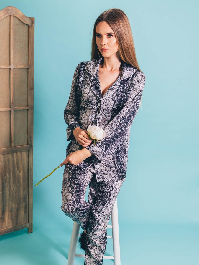 Pijama Luxury din Satin cu vipusca alba cod PJS401