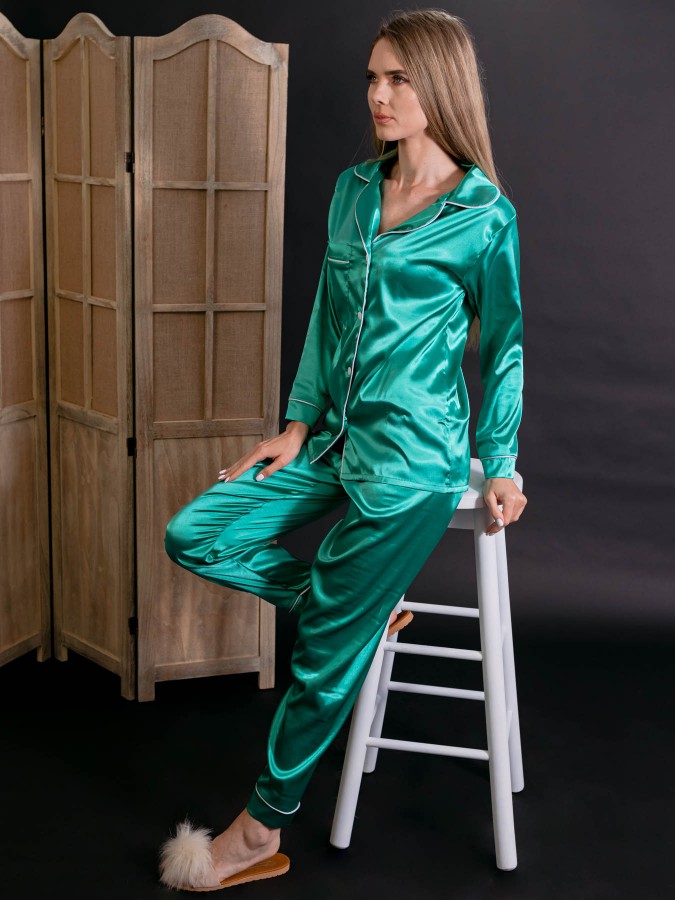 Pijama Luxury din Satin Verde cu vipusca alba cod PJS9