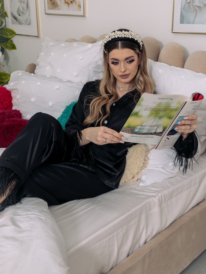 Pijama Luxury Diana din Satin cu pene Negru